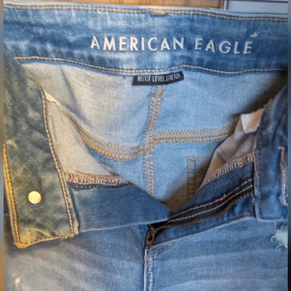 American  Eagle Outfitters High Rise Crop Light Blue Distressed Jeans - Picture 3 of 15